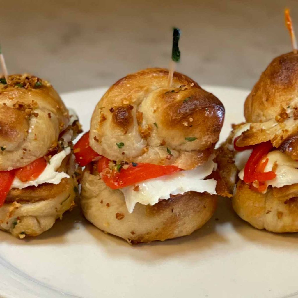 Sliders with tomato and melted mozarella